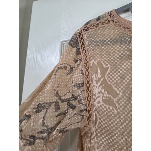 Meadow Rue Anthropologie Champagne Beige Sheer Floral Button Back Shirt, Medium - Picture 11 of 12